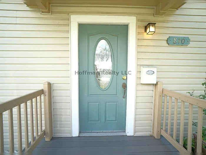 3 bed, 2.0 bath, 1275 sqft, $2,100 — Photo 2