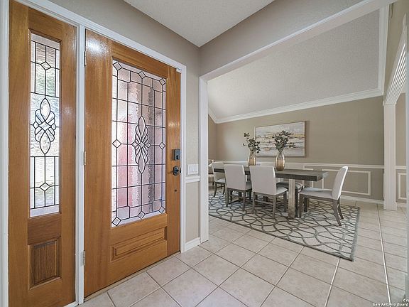 4th image of 926 Amberstone Dr