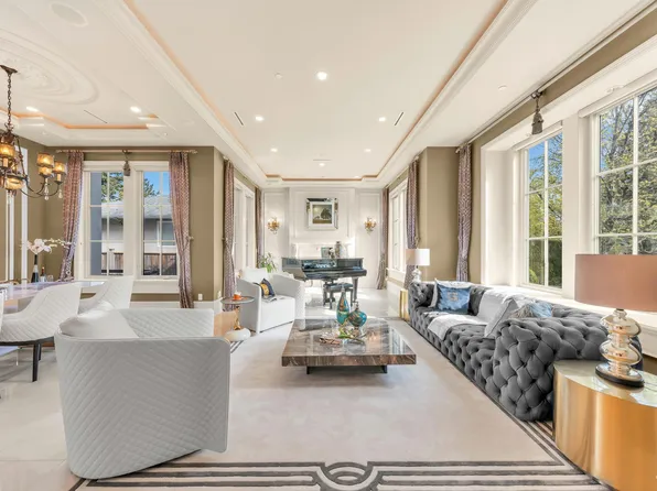 6963 Fremlin St, Vancouver, BC V6P 3W3