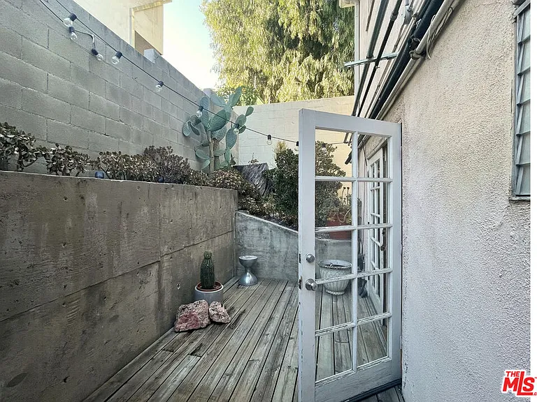 1145 Larrabee St #3 — Photo 10