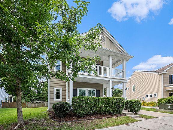 2nd image of 1613 Sparkleberry Ln