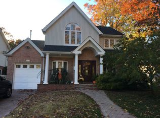 25 Elm Dr, New Hyde Park, NY 11040