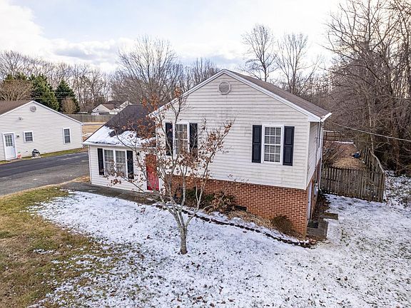 3rd image of 161 Fowler St