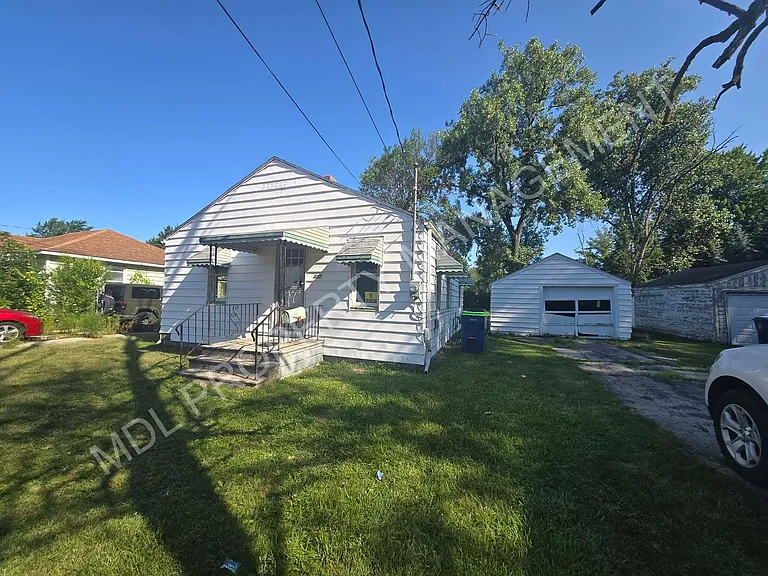 402 Wellington St — Photo 8