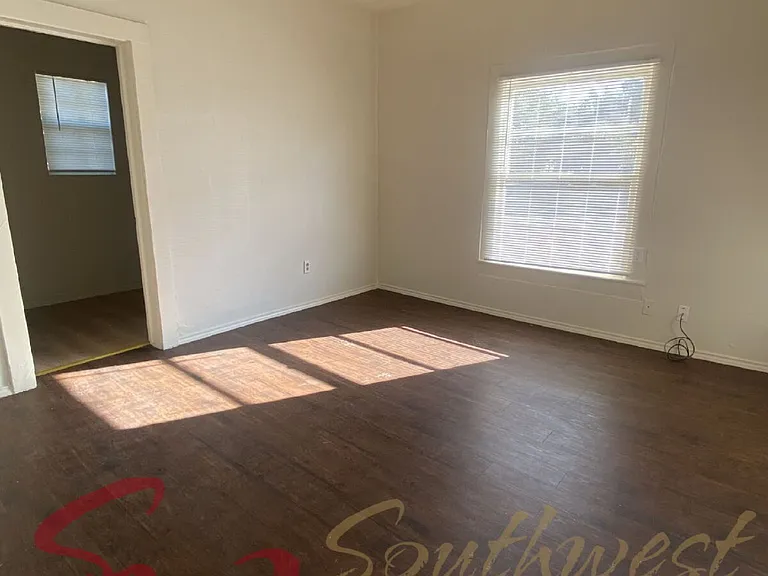 480 N Clinton St — Photo 17