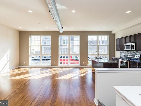 3rd image of 2418-20 Frankford Ave #1