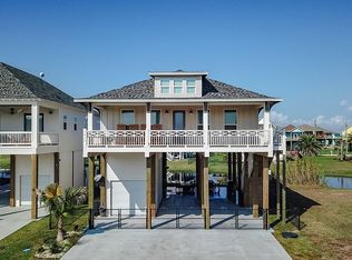 1977 Royalville Ct, Crystal Beach, TX 77650