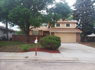 2810 Country Club Cir, Colorado Springs, CO 80909