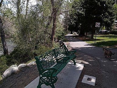 Walking paths along the Truckee River