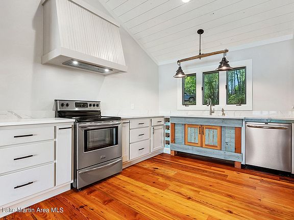 4th image of 35 Woodbridge Ct