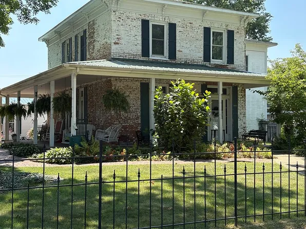 305 W Main St, Arcola, IL 61910