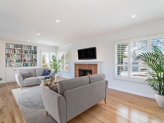 4th image of 632 Las Lomas Ave