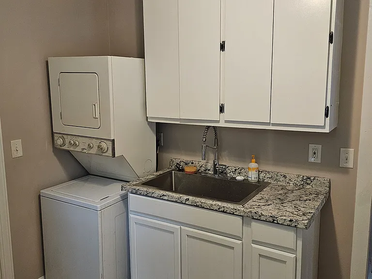 300 Knolls St — Photo 18