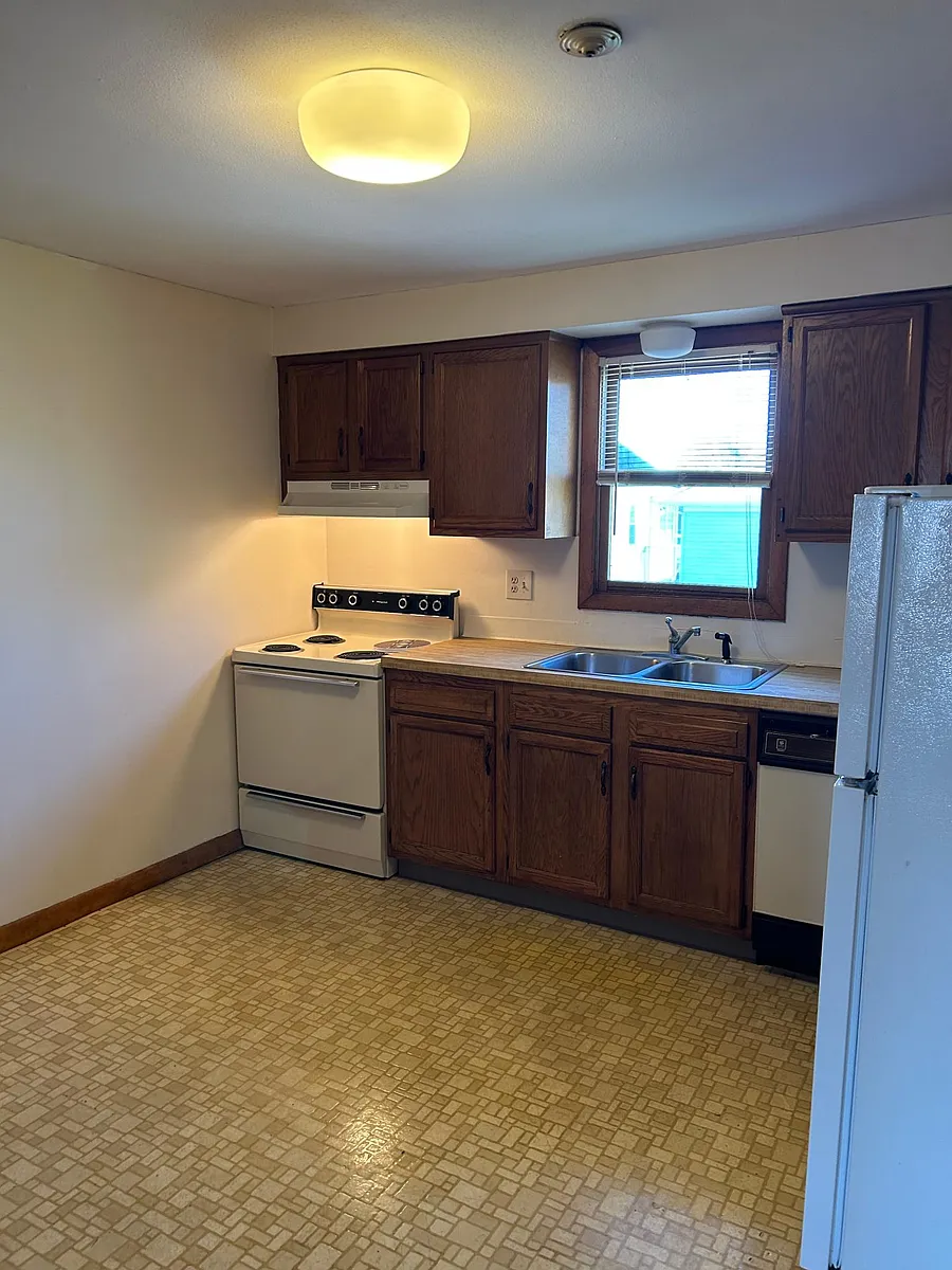 Building Photo - 940 York Ave #6