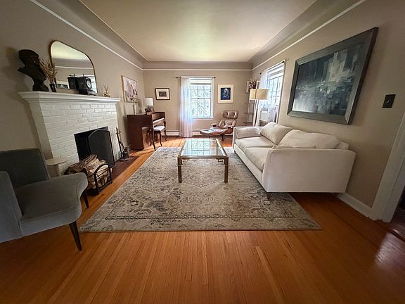 2nd image of 3423 40th Ave S