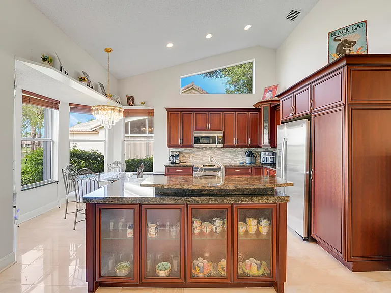 7136 Ashford Ln — Photo 17