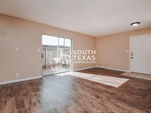 5th image of 1810 Rosemary Ave APT A