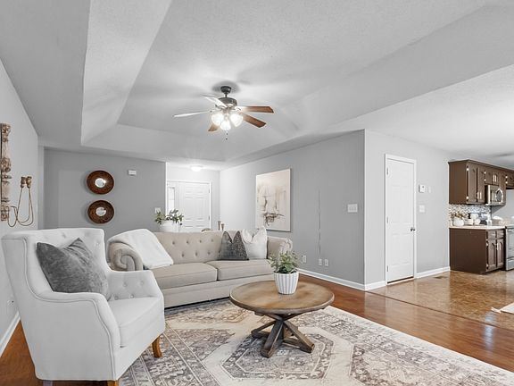 5th image of 837 Leigh Ann Dr