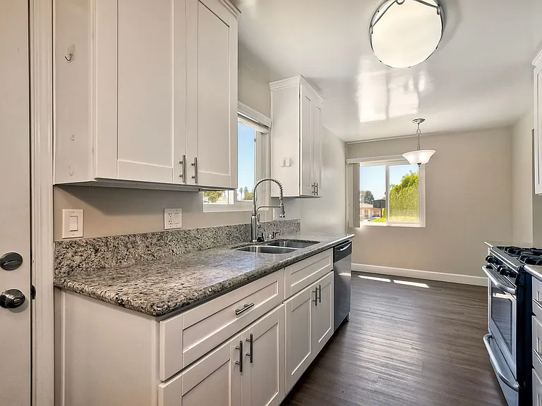 3620 Frenzel Cir — Photo 6