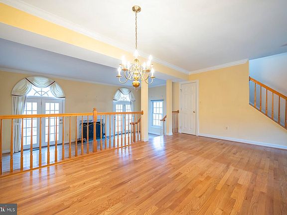 5th image of 692 Budleigh Cir