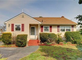 105 Bethpage Rd, Hicksville, NY 11801