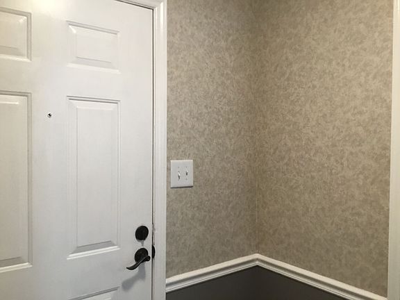 2nd image of 826 Iredell St