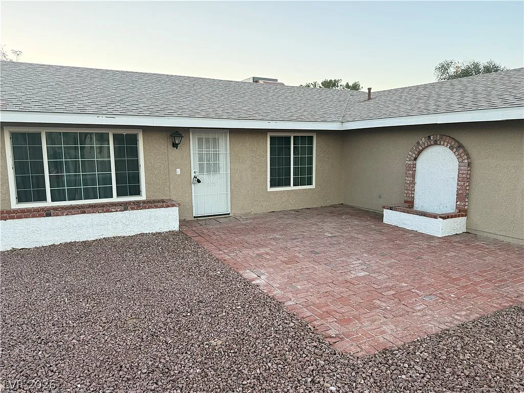 3 bed, 2.0 bath, 1231 sqft, $2,100 — Photo 4