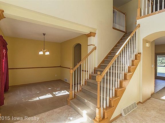 3rd image of 9805 Skyline Cir