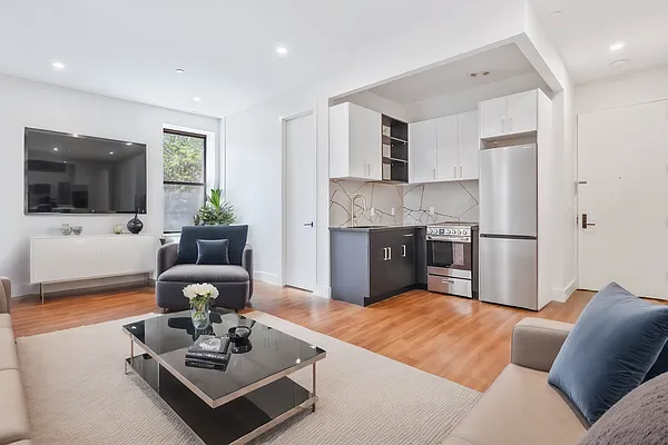 Rented by Skyhigh Realty NYC LLC | media 21