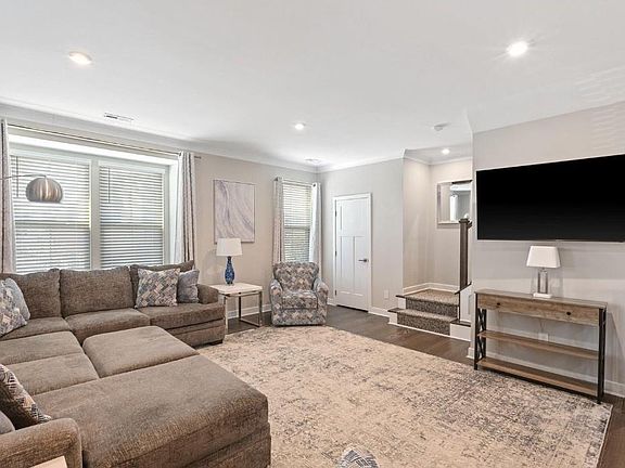 4th image of 9 Eagle Wood Dr