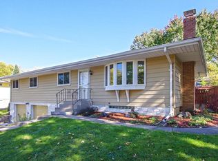 2864 Western Ave N, Roseville, MN 55113