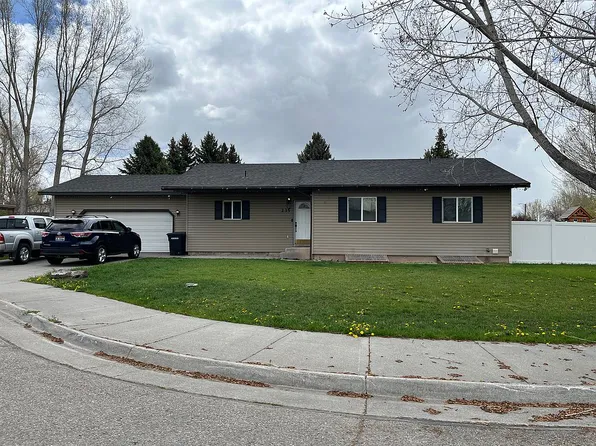 235 E Court Pl, Ammon, ID 83406
