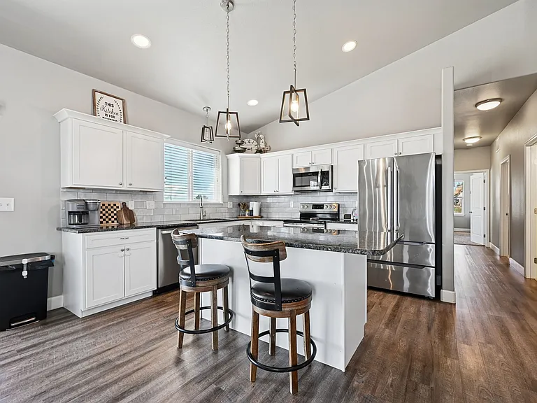 1140 E Dove Creek Dr — Photo 8
