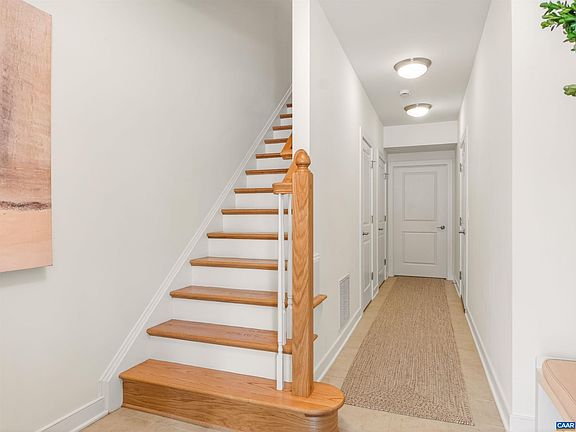 3rd image of 1569 Newcastle Ct