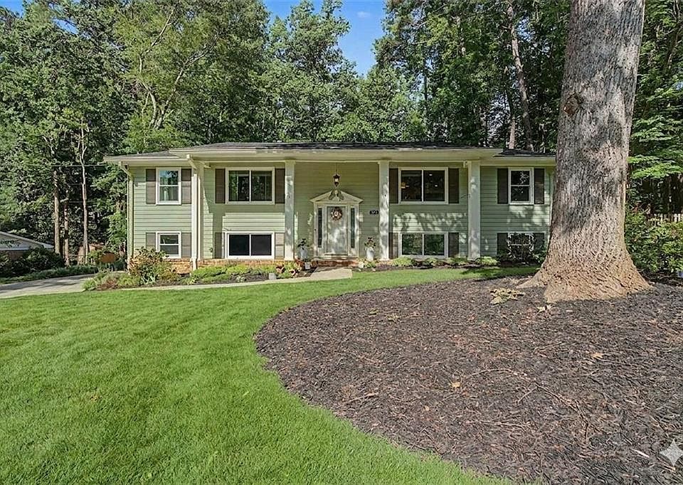 1st image of 265 Pinetree Dr