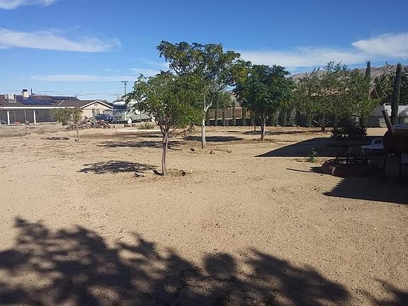4th image of 18966 Vine St