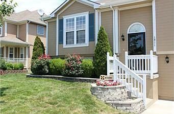 2nd image of 1811 NW Elmwood Dr