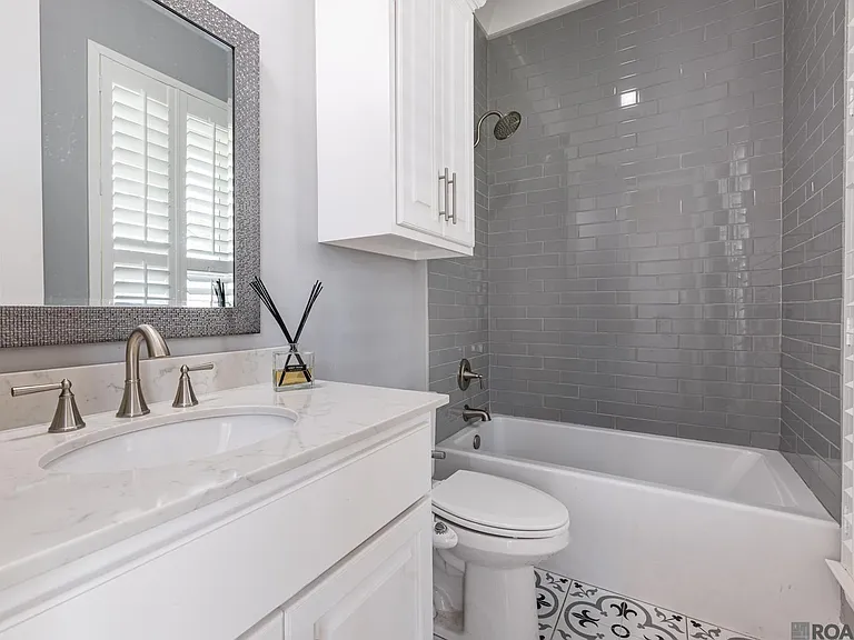 817 Saint Rose Ave — Photo 22