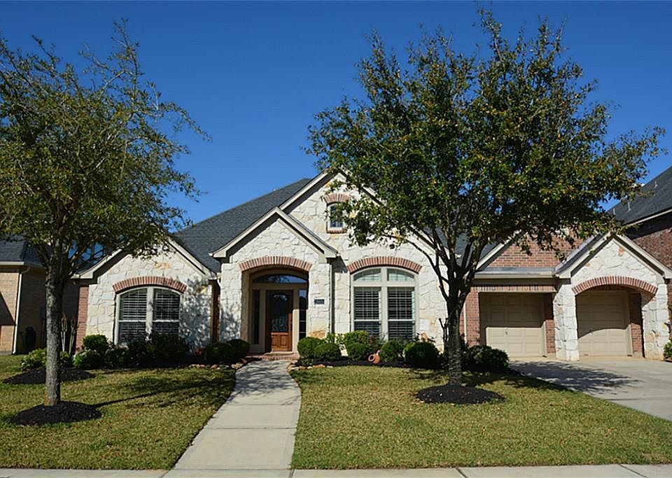1st image of 28406 Blue Holly Ln