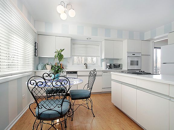 2nd image of 650 Ballantrae Dr APT B