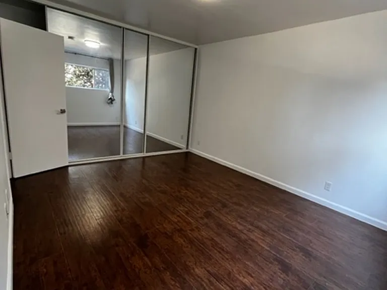 1380 W 9th St — Photo 11
