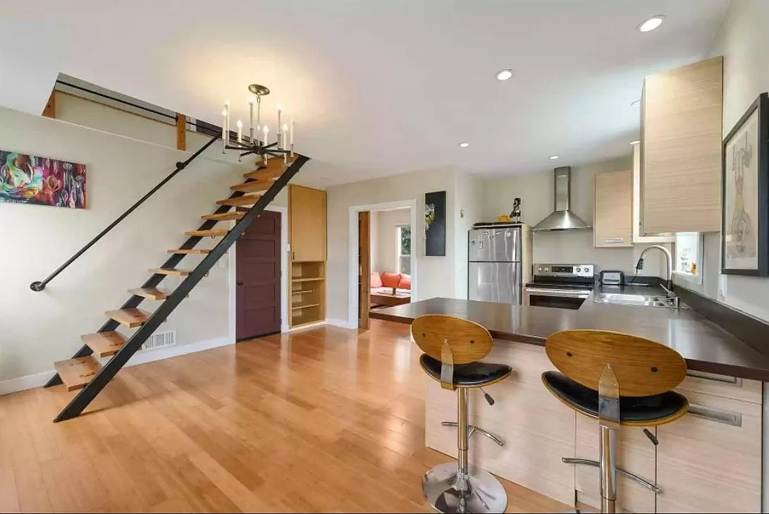 8023 N Berkeley Ave — Photo 1