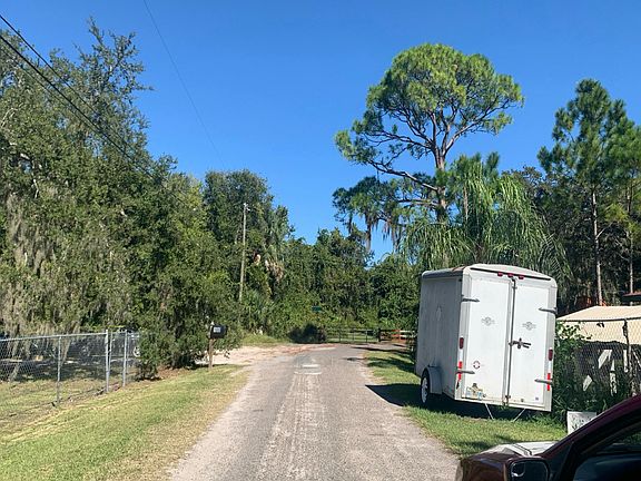 5th image of 100 Emerald Isle Rd