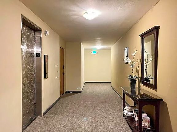 3rd image of 530 W Olympic Pl #405