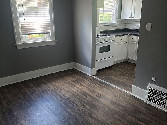 4th image of 707 E Corrington Ave
