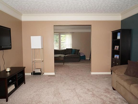4th image of 378 Farthing Dr