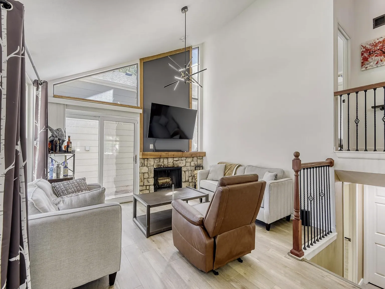 4 bed, 1784 sqft, $2,800 — Photo 2