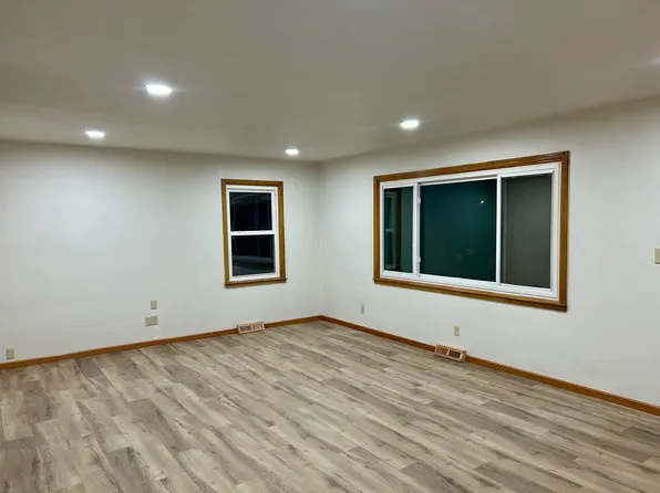 1495 Kansas Ave SE, Huron, SD 57350