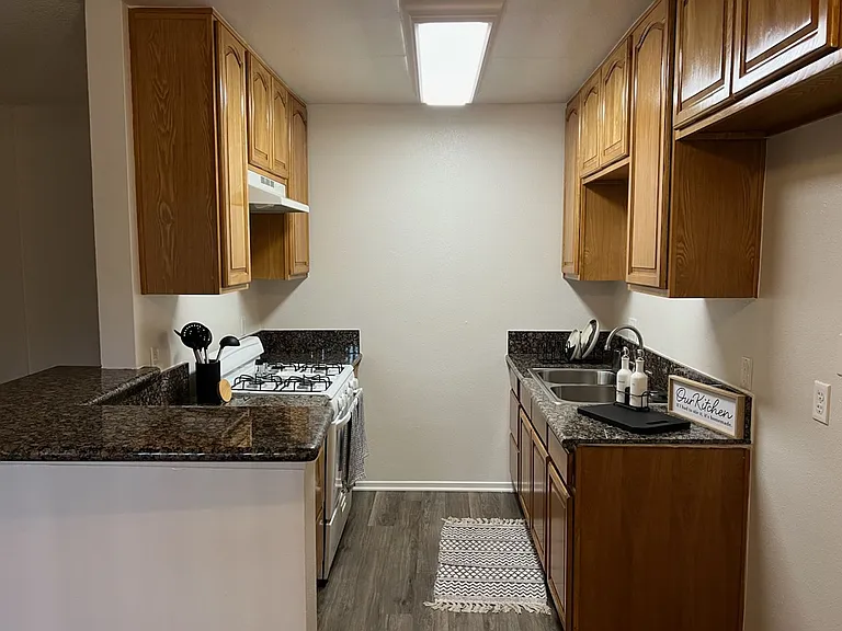 Anaheim Place — Photo 34
