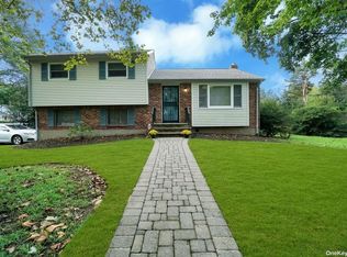 42 North Ln, Huntington, NY 11743